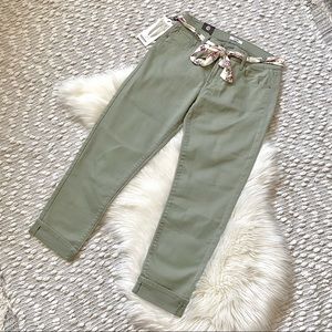 Capri jeans with scarf belt